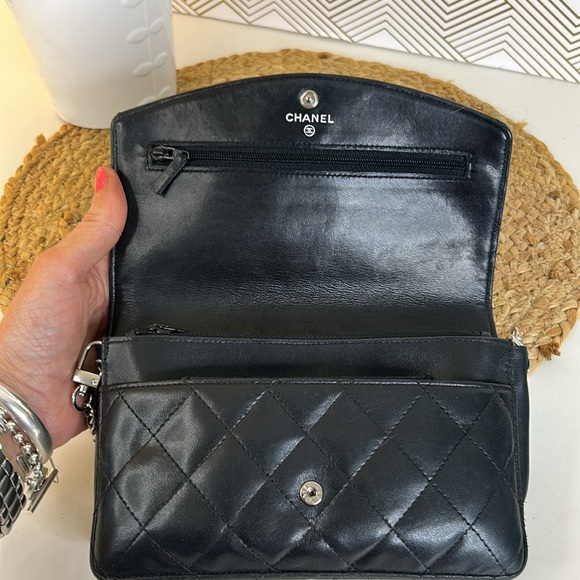 Chanel Black Quilted Leather Shoulder Bag - Picture 9 of 16